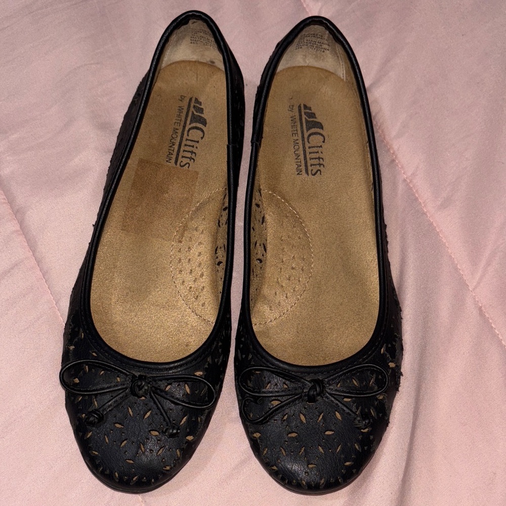 Cliffs by White Mountain Black Cutout Flats